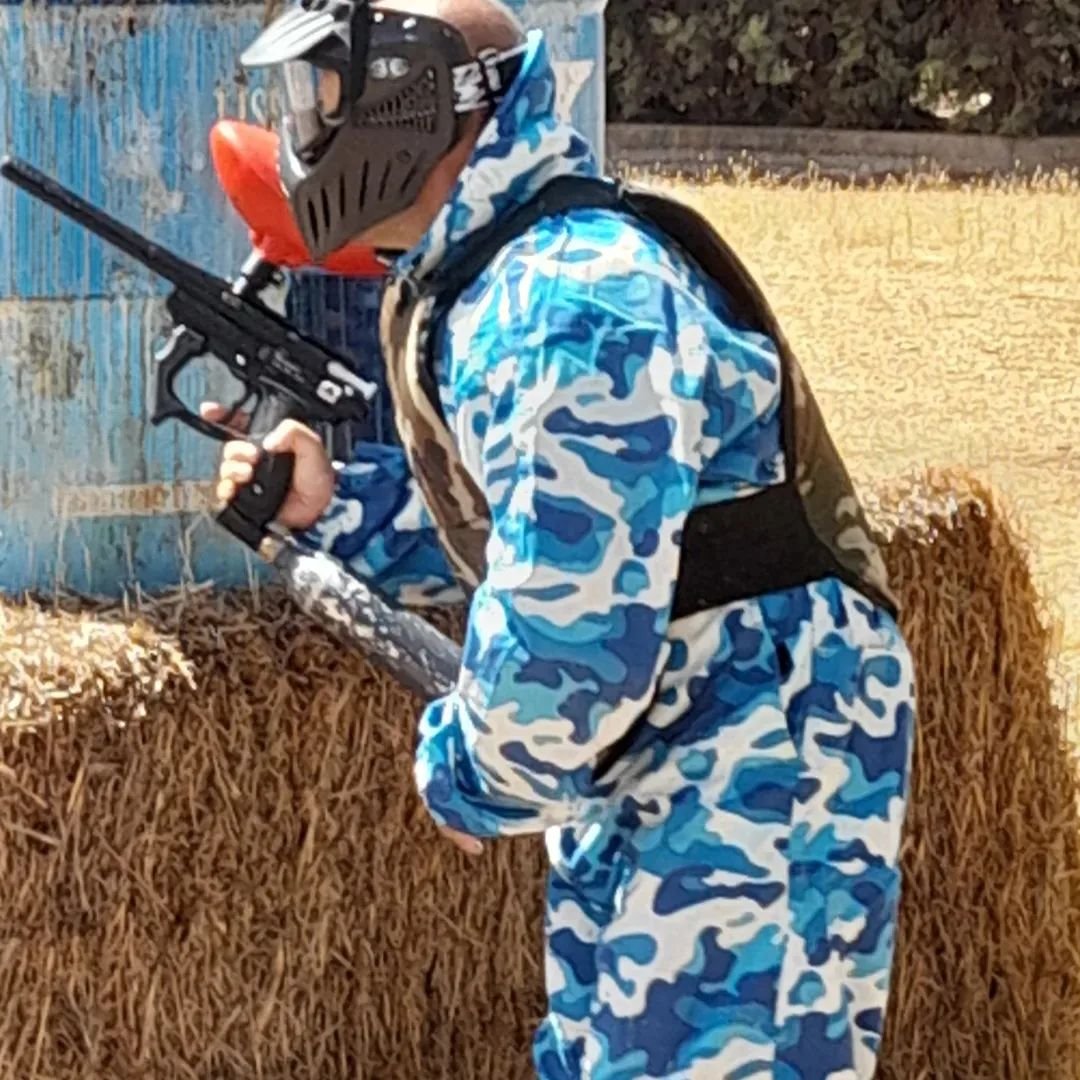 Qué tan lejos puede disparar una marcadora de paintball