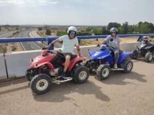 ropa para una ruta en quad